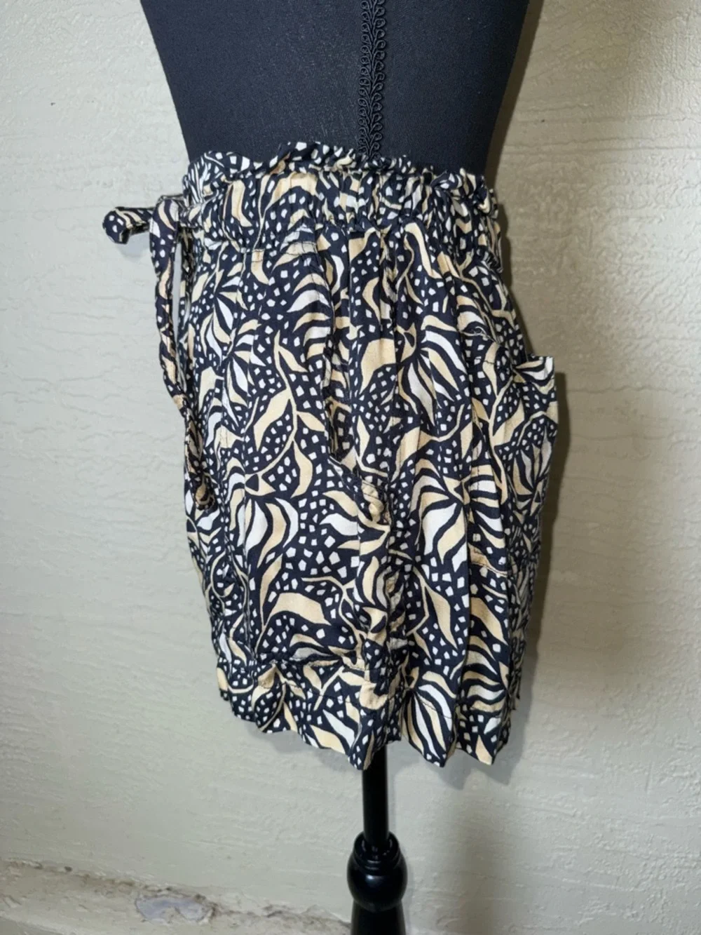 Omika Boho Print Ruffle Shorts XS Tie Waist Festival‎ Coastal Chic